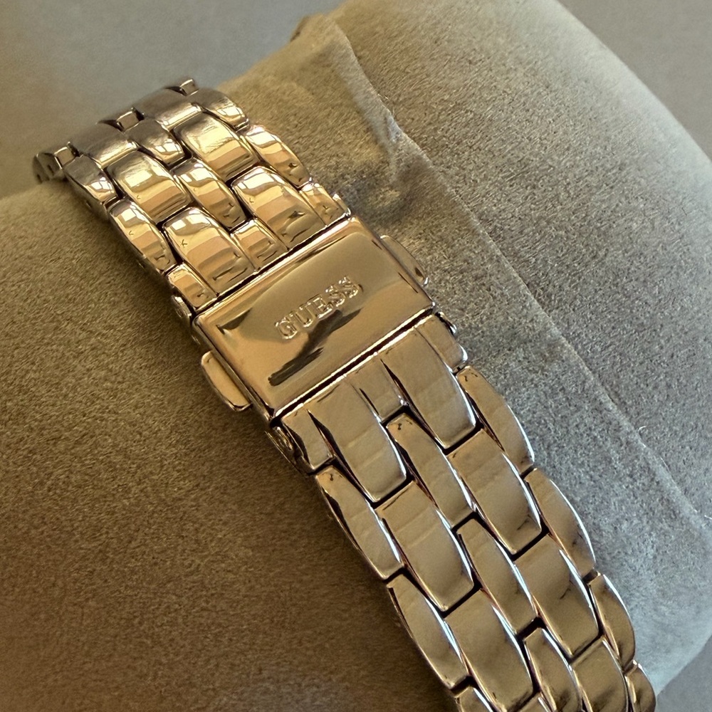 GUESS Silver Tone Bracelet Watch Pink Crystal Bezel Stainless Steel Women’s - Picture 5 of 11